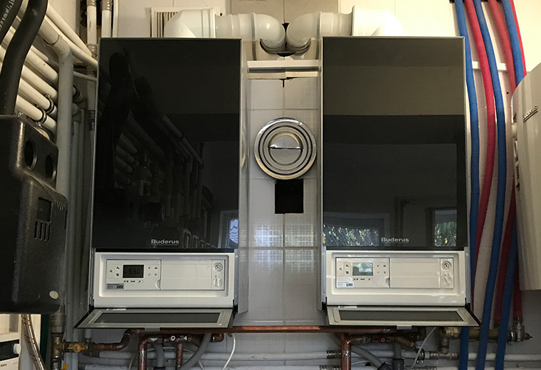 Топочная в частном доме 600 м² с каскадом газовых конденсационных котлов 80 кВт